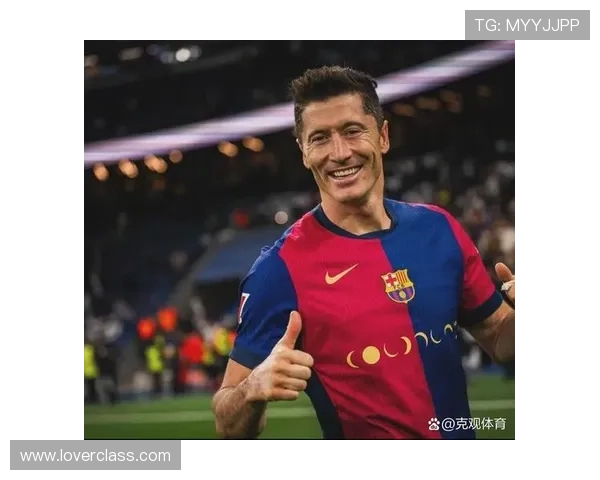 每体：巴萨已与什琴斯尼进行接触，莱万愿出马说服他加盟